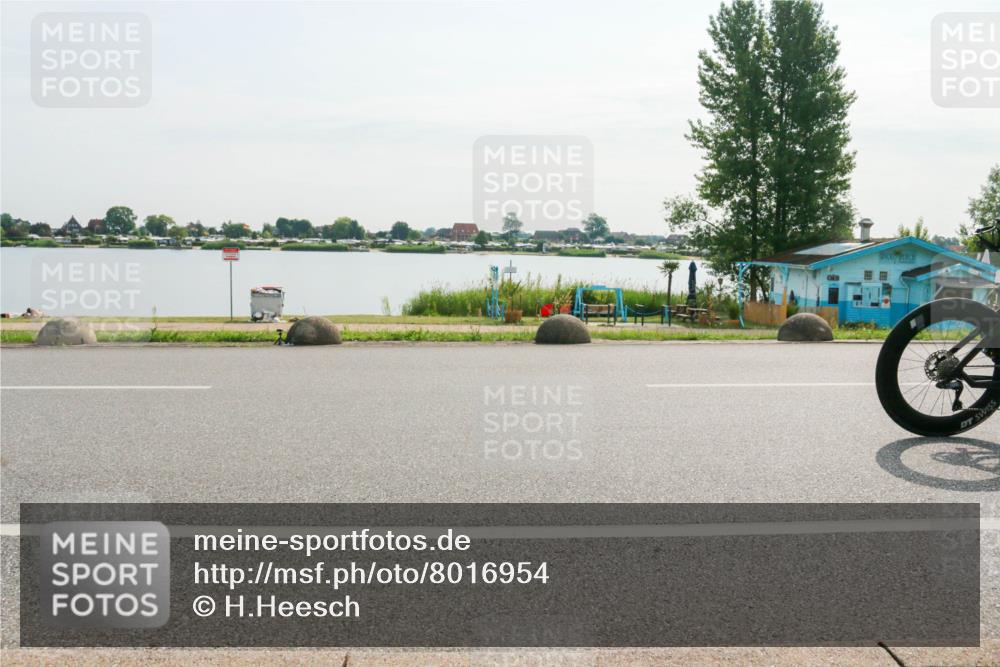 15.06.2025 - 27. Vierlanden-Triathlon H.Heesch http://msf.ph/oto/8016954 15.06.2025 09:17:26 Radfahren 129, 176 meine-sportfotos.de