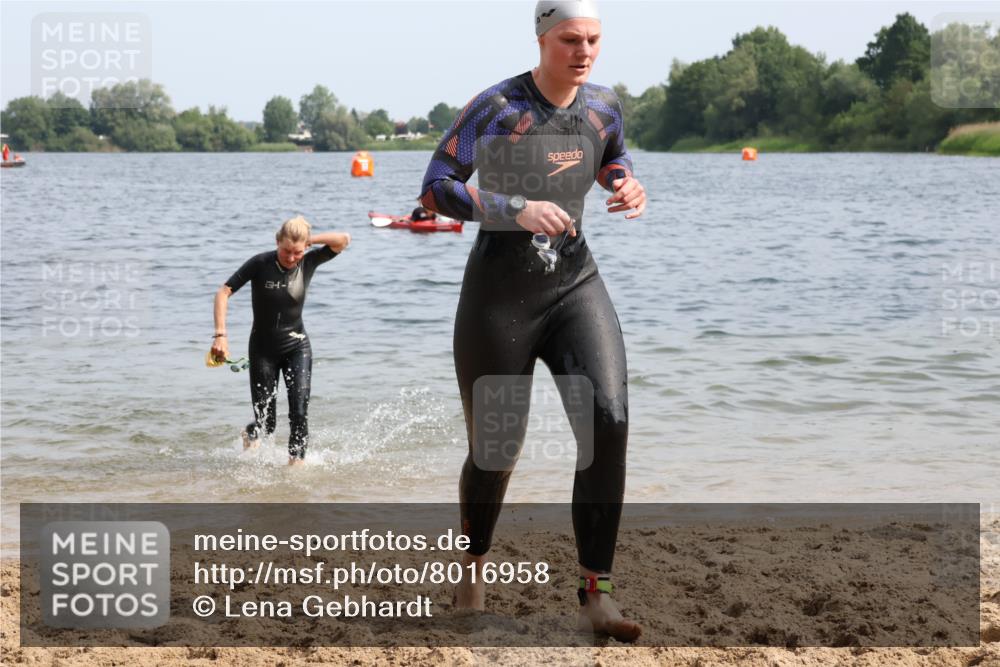 15.06.2025 - 27. Vierlanden-Triathlon Lena Gebhardt http://msf.ph/oto/8016958 15.06.2025 10:15:43 Schwimmen 483, 505, 509, 511, 564, 577, 590, 630 meine-sportfotos.de