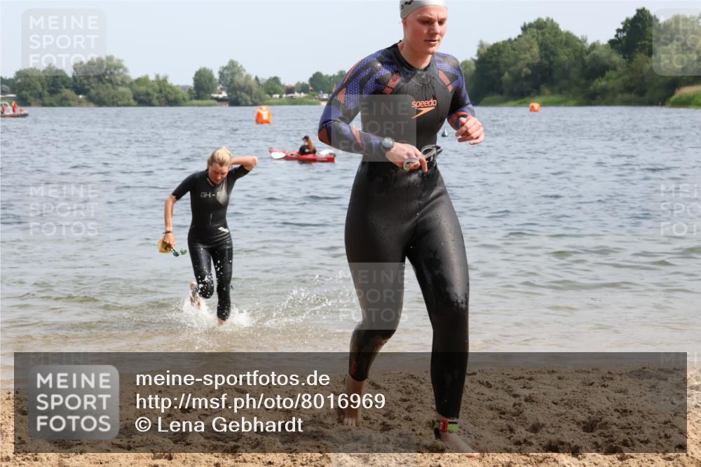 15.06.2025 - 27. Vierlanden-Triathlon Lena Gebhardt http://msf.ph/oto/8016969 15.06.2025 10:15:43 Schwimmen 483, 505, 509, 511, 564, 577, 590, 630 meine-sportfotos.de