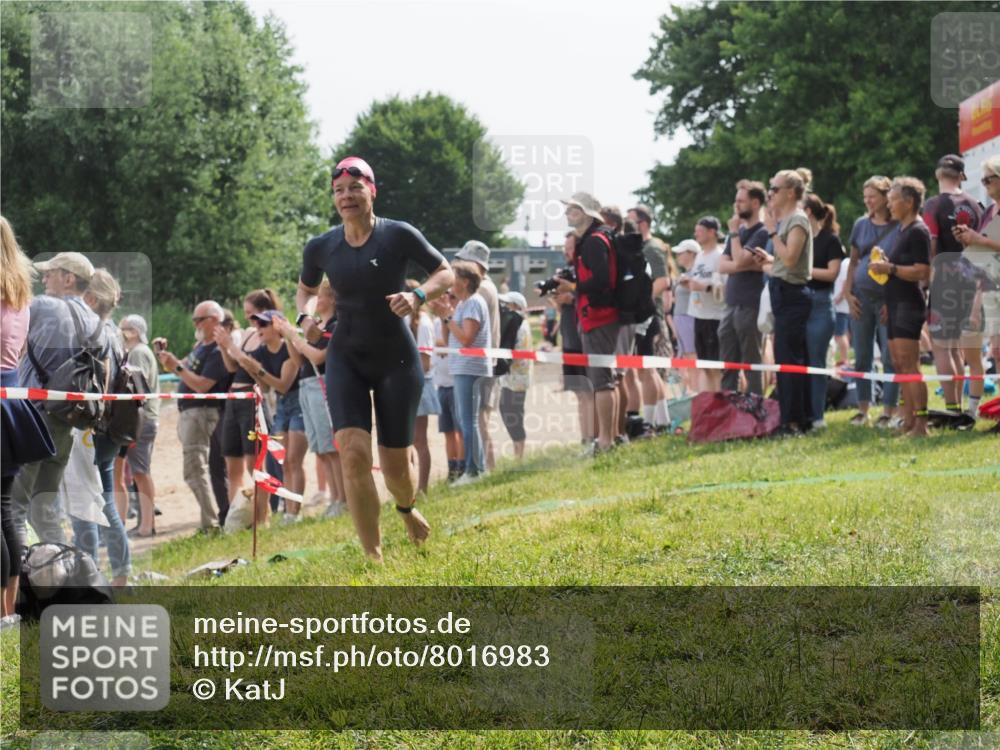 15.06.2025 - 27. Vierlanden-Triathlon KatJ http://msf.ph/oto/8016983 15.06.2025 10:16:28 Schwimmen 477, 487, 489, 491, 494, 499, 523, 526, 574, 611, 614, 634 meine-sportfotos.de