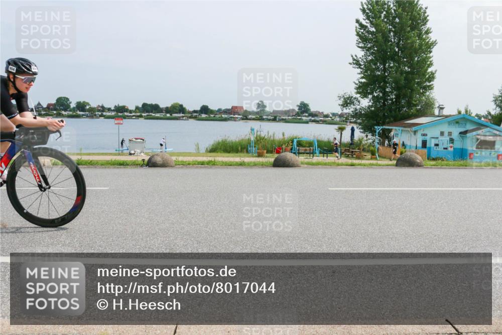 21.06.2025 - 27. Vierlanden-Triathlon H.Heesch http://msf.ph/oto/8017044 15.06.2025 11:57:45 Radfahren 655, 804, 833, 904, 954, 958 meine-sportfotos.de