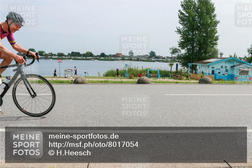 21.06.2025 - 27. Vierlanden-Triathlon H.Heesch http://msf.ph/oto/8017054 15.06.2025 11:57:49 Radfahren 833, 904 meine-sportfotos.de