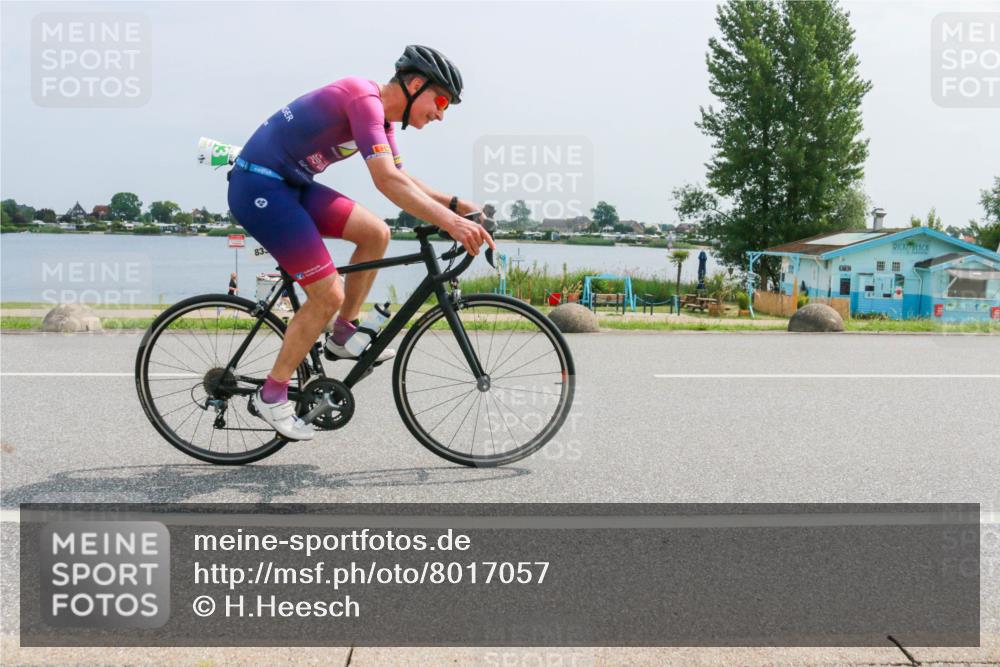 21.06.2025 - 27. Vierlanden-Triathlon H.Heesch http://msf.ph/oto/8017057 15.06.2025 11:57:49 Radfahren 833, 904 meine-sportfotos.de