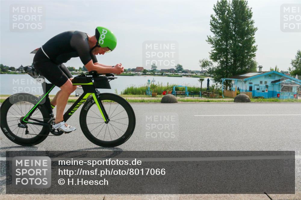 15.06.2025 - 27. Vierlanden-Triathlon H.Heesch http://msf.ph/oto/8017066 15.06.2025 09:59:24 Radfahren 134, 265, 288 meine-sportfotos.de