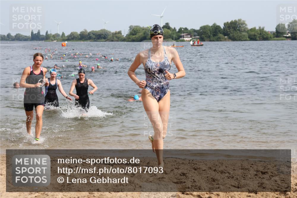 15.06.2025 - 27. Vierlanden-Triathlon Lena Gebhardt http://msf.ph/oto/8017093 15.06.2025 10:15:47 Schwimmen 483, 505, 509, 564, 577, 590, 630 meine-sportfotos.de