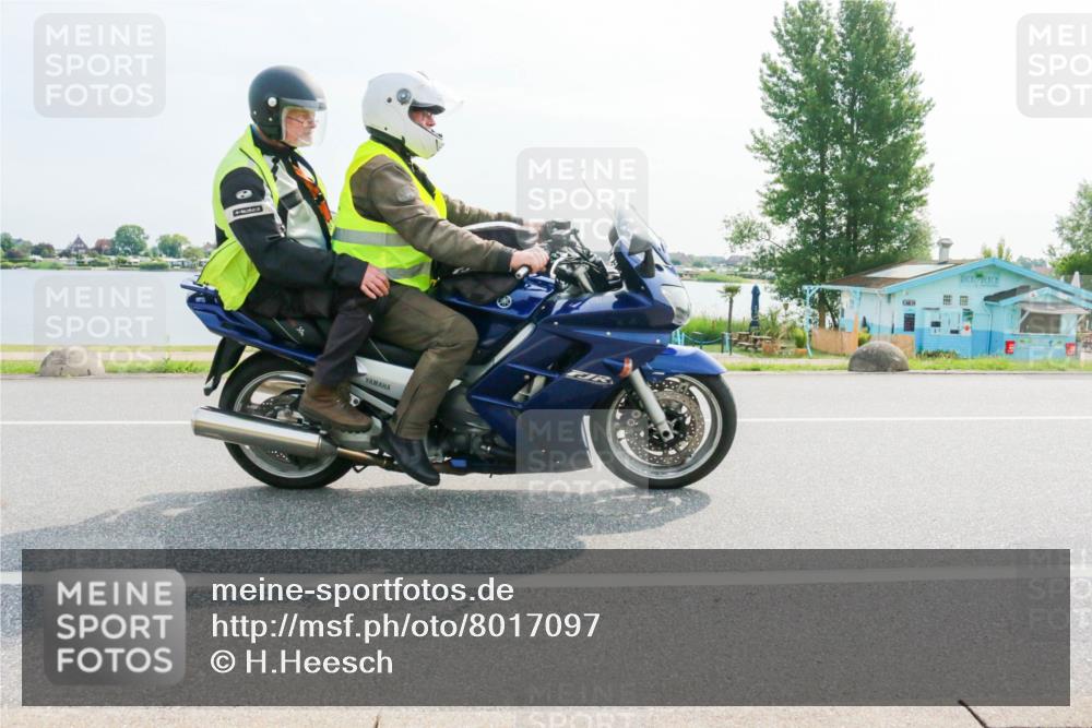 15.06.2025 - 27. Vierlanden-Triathlon H.Heesch http://msf.ph/oto/8017097 15.06.2025 09:59:26 Radfahren 134, 265, 288 meine-sportfotos.de