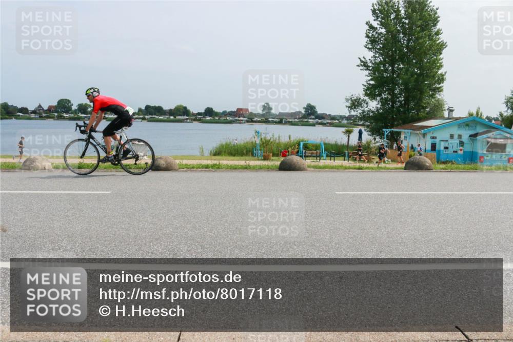 21.06.2025 - 27. Vierlanden-Triathlon H.Heesch http://msf.ph/oto/8017118 15.06.2025 11:58:12 Radfahren 671, 824 meine-sportfotos.de