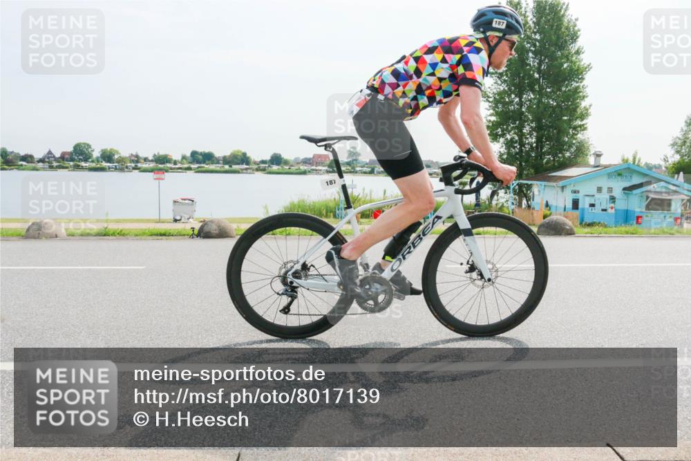 15.06.2025 - 27. Vierlanden-Triathlon H.Heesch http://msf.ph/oto/8017139 15.06.2025 10:00:10 Radfahren 187 meine-sportfotos.de