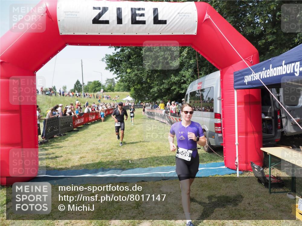 21.06.2025 - 27. Vierlanden-Triathlon MichiJ http://msf.ph/oto/8017147 15.06.2026 11:33:15 Ziel 317, 508, 606 meine-sportfotos.de