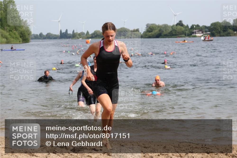 15.06.2025 - 27. Vierlanden-Triathlon Lena Gebhardt http://msf.ph/oto/8017151 15.06.2025 10:15:49 Schwimmen 483, 505, 509, 547, 564, 577, 590, 606, 612, 630 meine-sportfotos.de