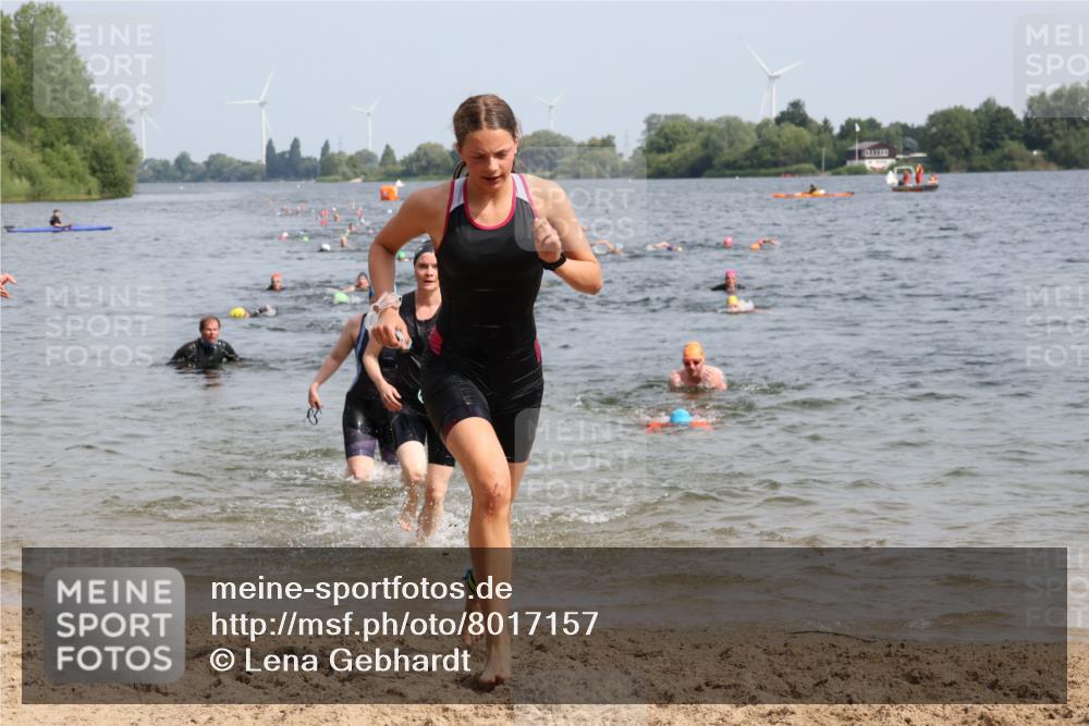 15.06.2025 - 27. Vierlanden-Triathlon Lena Gebhardt http://msf.ph/oto/8017157 15.06.2025 10:15:49 Schwimmen 483, 505, 509, 547, 564, 577, 590, 606, 612, 630 meine-sportfotos.de
