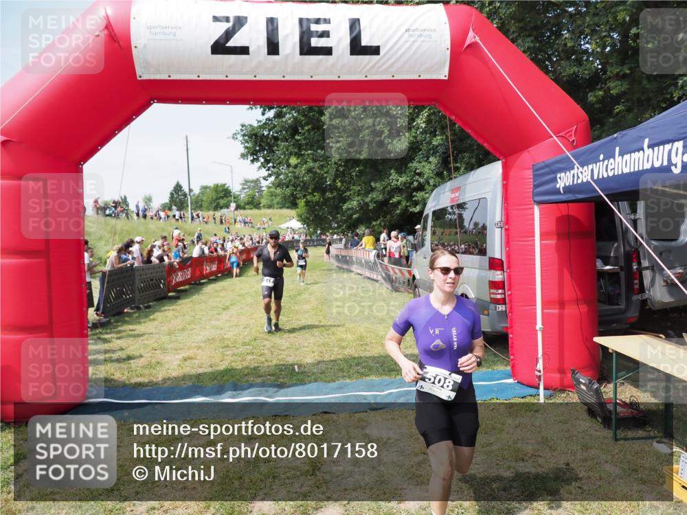 21.06.2025 - 27. Vierlanden-Triathlon MichiJ http://msf.ph/oto/8017158 15.06.2026 11:33:15 Ziel 317, 508, 606 meine-sportfotos.de
