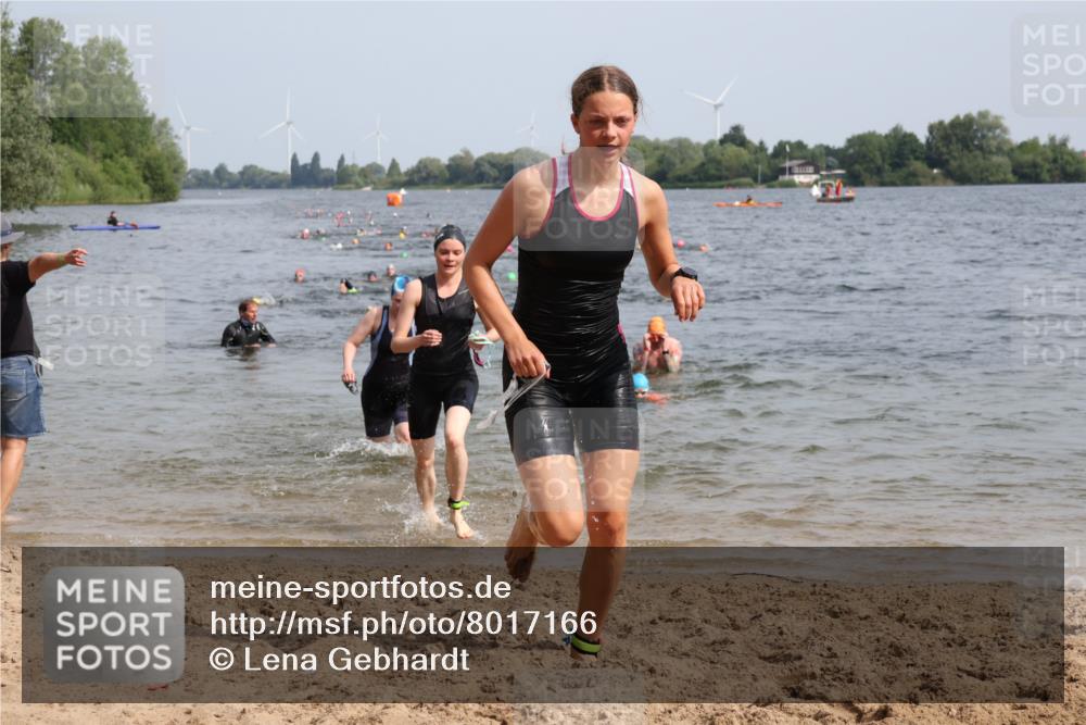 15.06.2025 - 27. Vierlanden-Triathlon Lena Gebhardt http://msf.ph/oto/8017166 15.06.2025 10:15:49 Schwimmen 483, 505, 509, 547, 564, 577, 590, 606, 612, 630 meine-sportfotos.de