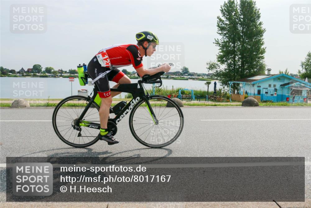 15.06.2025 - 27. Vierlanden-Triathlon H.Heesch http://msf.ph/oto/8017167 15.06.2025 10:00:36 Radfahren 65, 106, 127, 137, 160 meine-sportfotos.de