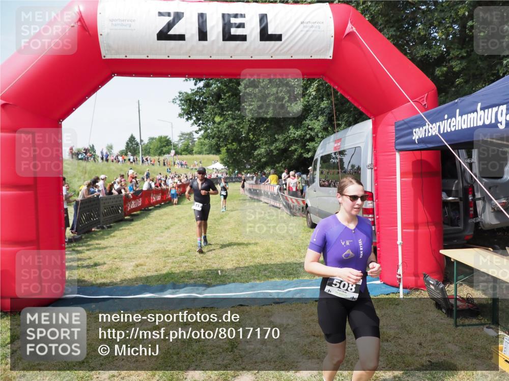 21.06.2025 - 27. Vierlanden-Triathlon MichiJ http://msf.ph/oto/8017170 15.06.2026 11:33:15 Ziel 317, 508, 606 meine-sportfotos.de