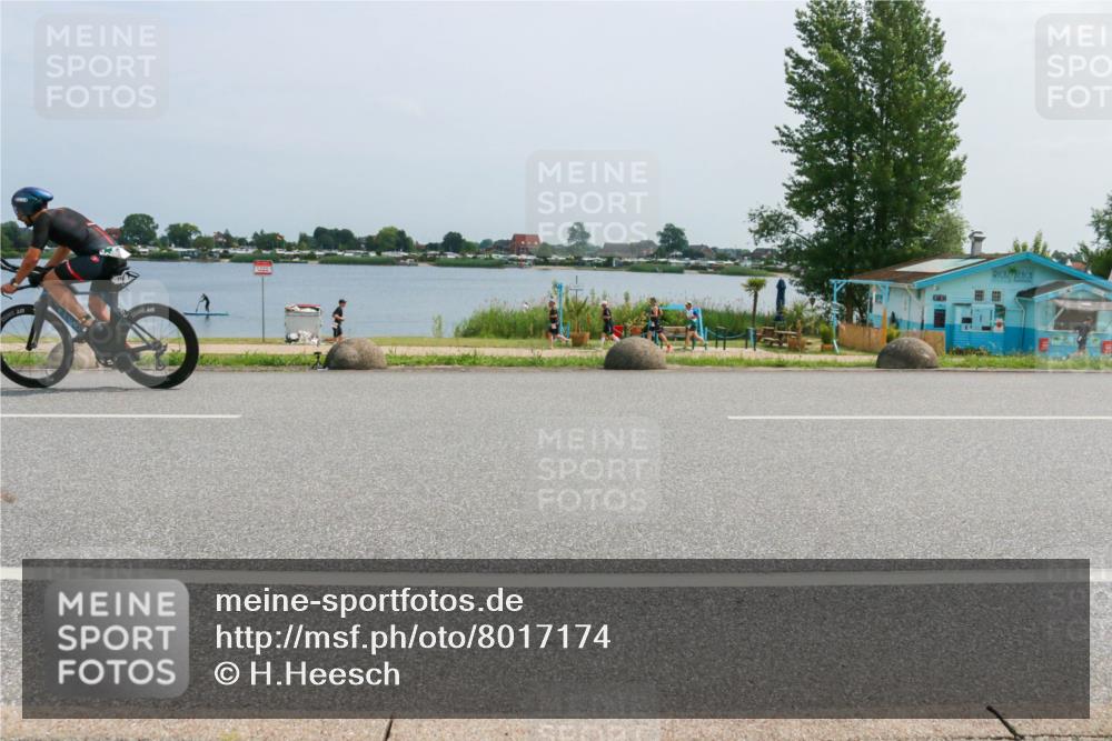 21.06.2025 - 27. Vierlanden-Triathlon H.Heesch http://msf.ph/oto/8017174 15.06.2025 11:58:15 Radfahren 652, 671, 772, 824 meine-sportfotos.de