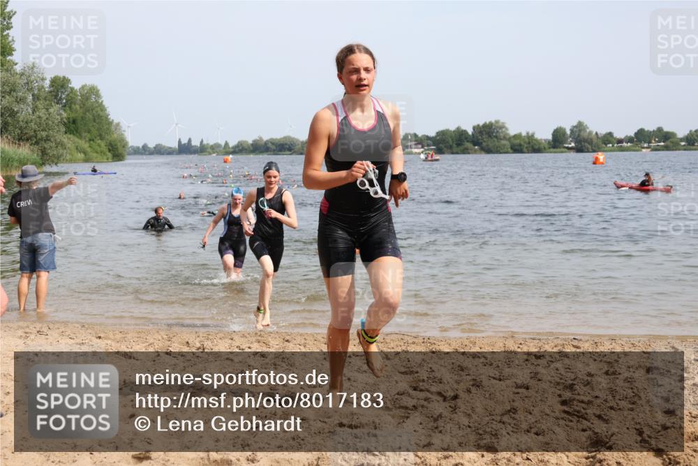 15.06.2025 - 27. Vierlanden-Triathlon Lena Gebhardt http://msf.ph/oto/8017183 15.06.2025 10:15:49 Schwimmen 483, 505, 509, 547, 564, 577, 590, 606, 612, 630 meine-sportfotos.de