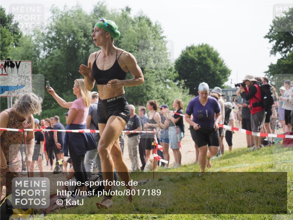 15.06.2025 - 27. Vierlanden-Triathlon KatJ http://msf.ph/oto/8017189 15.06.2025 10:16:36 Schwimmen 487, 491, 499, 526, 549, 574, 614, 634 meine-sportfotos.de