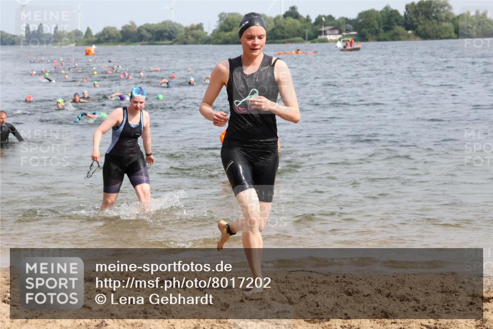 15.06.2025 - 27. Vierlanden-Triathlon Lena Gebhardt http://msf.ph/oto/8017202 15.06.2025 10:15:50 Schwimmen 483, 505, 509, 547, 564, 577, 590, 606, 612, 630 meine-sportfotos.de
