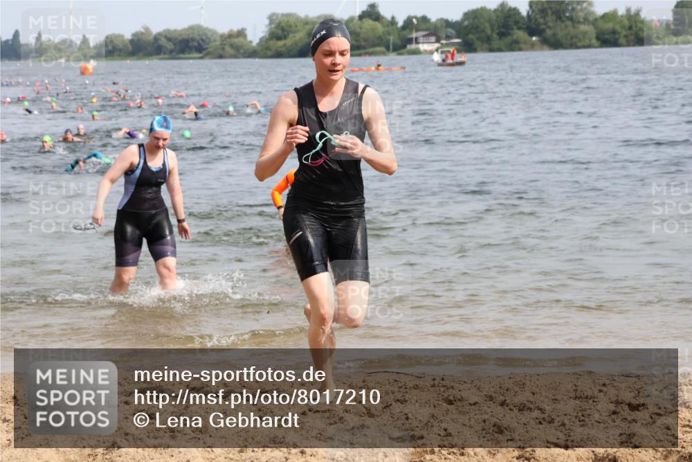 15.06.2025 - 27. Vierlanden-Triathlon Lena Gebhardt http://msf.ph/oto/8017210 15.06.2025 10:15:50 Schwimmen 483, 505, 509, 547, 564, 577, 590, 606, 612, 630 meine-sportfotos.de