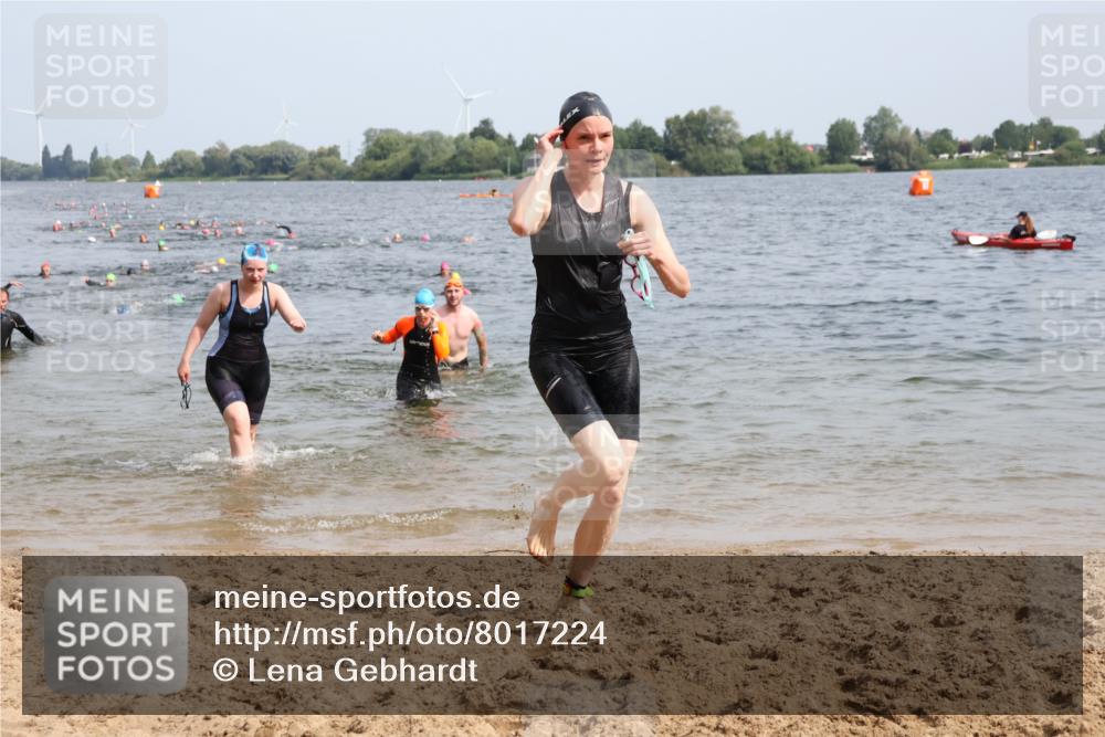 15.06.2025 - 27. Vierlanden-Triathlon Lena Gebhardt http://msf.ph/oto/8017224 15.06.2025 10:15:51 Schwimmen 483, 505, 547, 564, 577, 590, 606, 612, 630 meine-sportfotos.de
