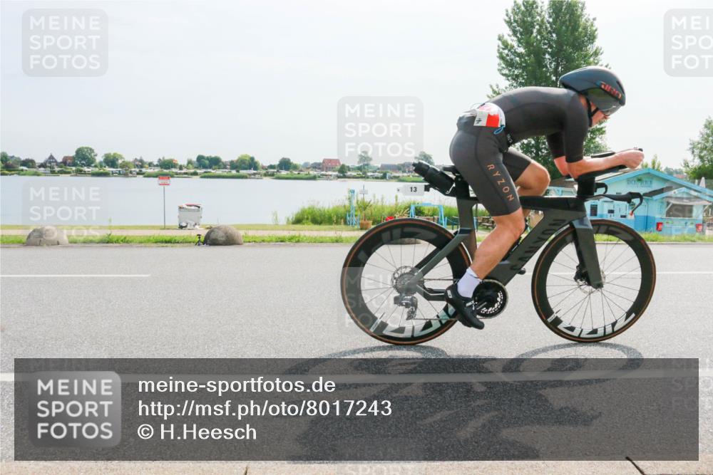 15.06.2025 - 27. Vierlanden-Triathlon H.Heesch http://msf.ph/oto/8017243 15.06.2025 10:01:18 Radfahren 13, 199, 302 meine-sportfotos.de