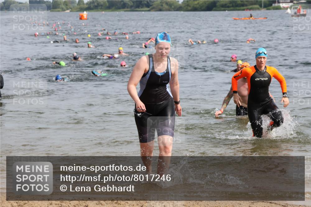 15.06.2025 - 27. Vierlanden-Triathlon Lena Gebhardt http://msf.ph/oto/8017246 15.06.2025 10:15:53 Schwimmen 483, 505, 547, 577, 590, 606, 612, 630 meine-sportfotos.de