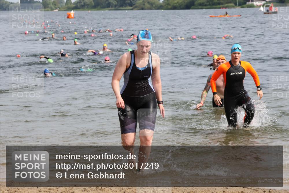 15.06.2025 - 27. Vierlanden-Triathlon Lena Gebhardt http://msf.ph/oto/8017249 15.06.2025 10:15:53 Schwimmen 483, 505, 547, 577, 590, 606, 612, 630 meine-sportfotos.de