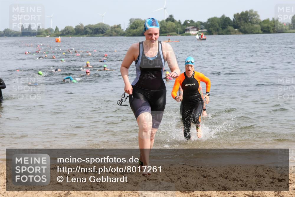 15.06.2025 - 27. Vierlanden-Triathlon Lena Gebhardt http://msf.ph/oto/8017261 15.06.2025 10:15:54 Schwimmen 505, 547, 577, 590, 606, 612, 630 meine-sportfotos.de