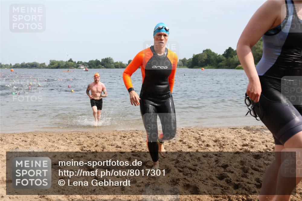 15.06.2025 - 27. Vierlanden-Triathlon Lena Gebhardt http://msf.ph/oto/8017301 15.06.2025 10:15:58 Schwimmen 445, 505, 547, 577, 606, 612, 630 meine-sportfotos.de