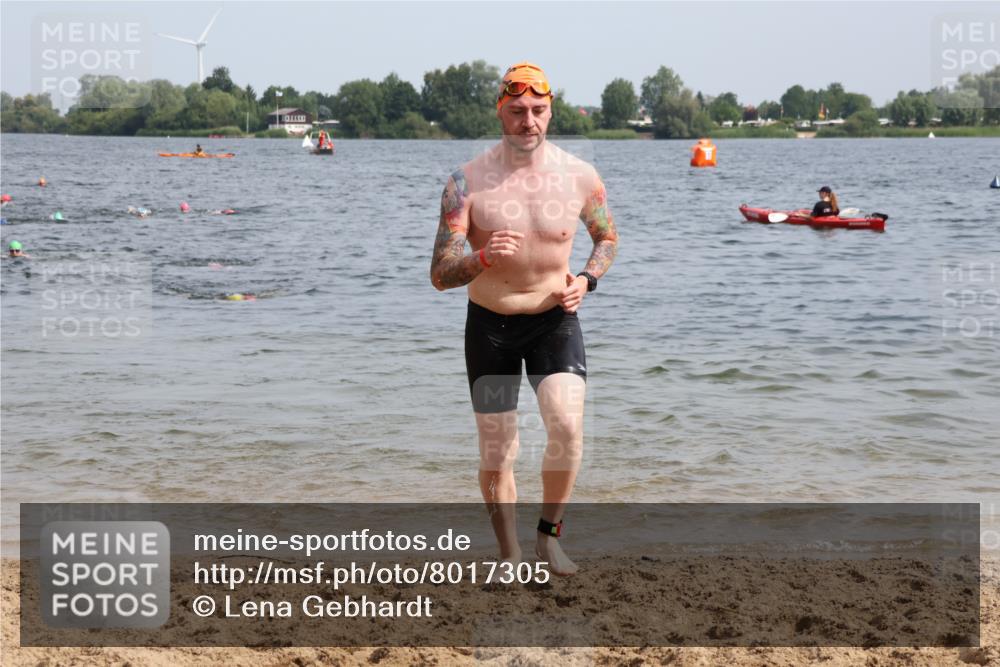 15.06.2025 - 27. Vierlanden-Triathlon Lena Gebhardt http://msf.ph/oto/8017305 15.06.2025 10:15:59 Schwimmen 445, 505, 547, 606, 612, 630 meine-sportfotos.de