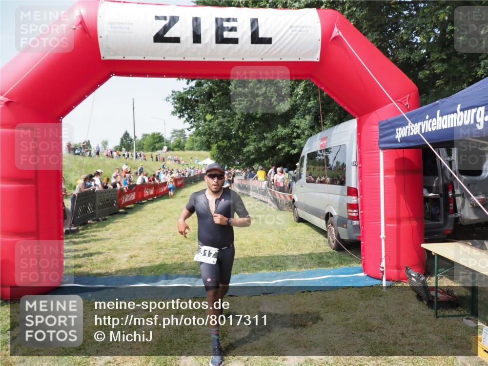 21.06.2025 - 27. Vierlanden-Triathlon MichiJ http://msf.ph/oto/8017311 15.06.2026 11:33:17 Ziel 317, 508, 606 meine-sportfotos.de