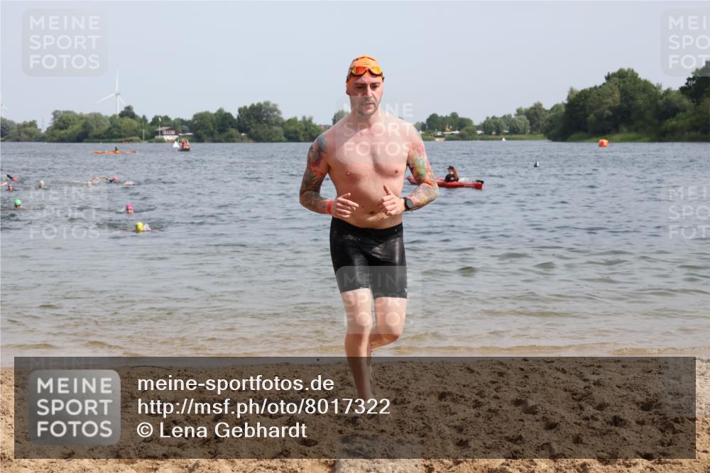 15.06.2025 - 27. Vierlanden-Triathlon Lena Gebhardt http://msf.ph/oto/8017322 15.06.2025 10:15:59 Schwimmen 445, 505, 547, 606, 612, 630 meine-sportfotos.de