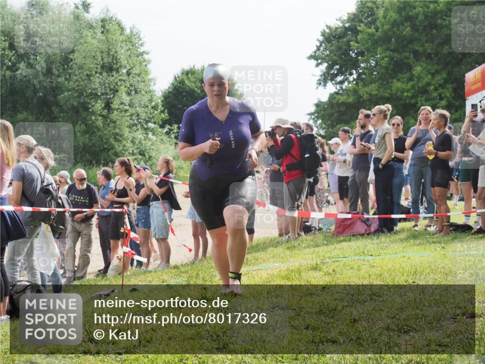 15.06.2025 - 27. Vierlanden-Triathlon KatJ http://msf.ph/oto/8017326 15.06.2025 10:16:37 Schwimmen 487, 491, 499, 526, 549, 574, 614, 634 meine-sportfotos.de