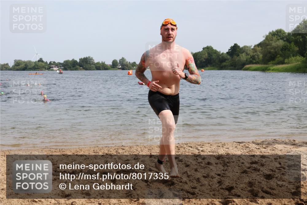 15.06.2025 - 27. Vierlanden-Triathlon Lena Gebhardt http://msf.ph/oto/8017335 15.06.2025 10:16:00 Schwimmen 445, 505, 547, 606, 612 meine-sportfotos.de