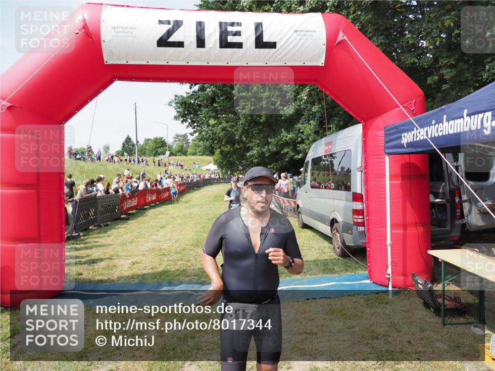 21.06.2025 - 27. Vierlanden-Triathlon MichiJ http://msf.ph/oto/8017344 15.06.2026 11:33:17 Ziel 317, 508, 606 meine-sportfotos.de