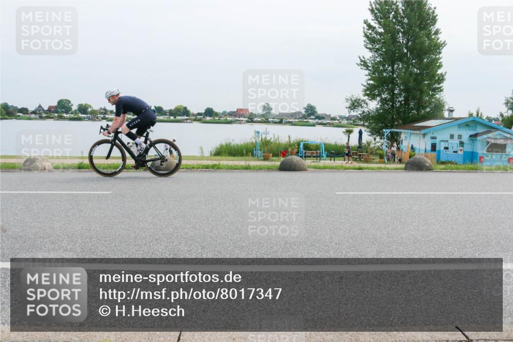15.06.2025 - 27. Vierlanden-Triathlon H.Heesch http://msf.ph/oto/8017347 15.06.2025 11:14:00 Radfahren 207, 214, 556, 645 meine-sportfotos.de