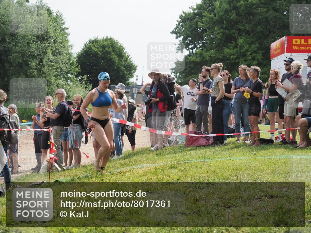 15.06.2025 - 27. Vierlanden-Triathlon KatJ http://msf.ph/oto/8017361 15.06.2025 10:16:48 Schwimmen 501, 516, 604, 633 meine-sportfotos.de