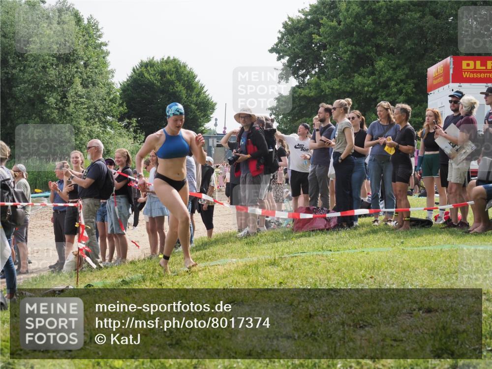 15.06.2025 - 27. Vierlanden-Triathlon KatJ http://msf.ph/oto/8017374 15.06.2025 10:16:48 Schwimmen 501, 516, 604, 633 meine-sportfotos.de