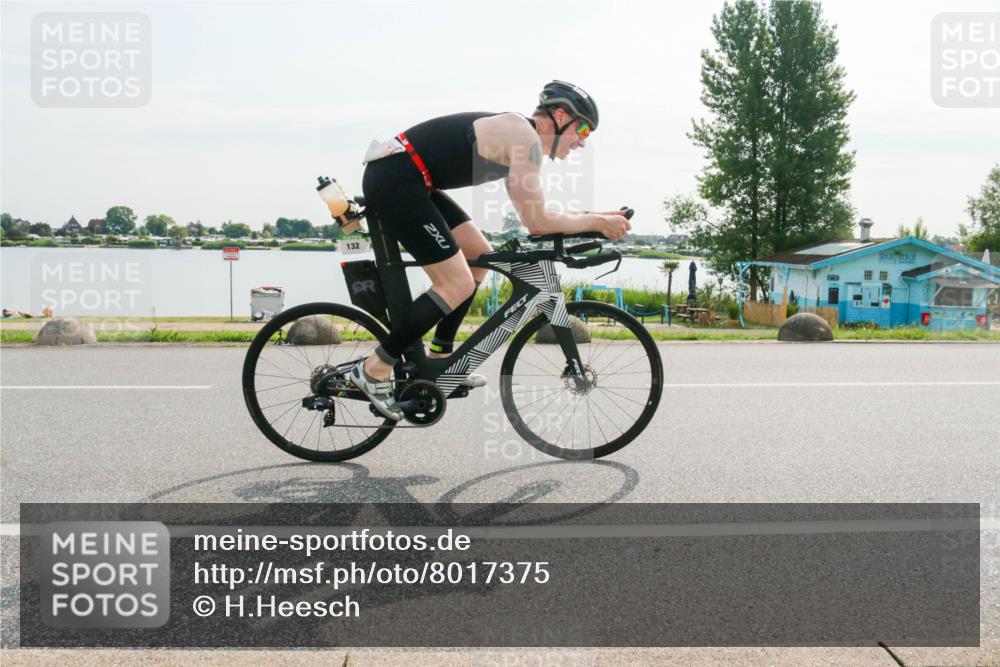 15.06.2025 - 27. Vierlanden-Triathlon H.Heesch http://msf.ph/oto/8017375 15.06.2025 09:19:22 Radfahren 77, 132, 135 meine-sportfotos.de