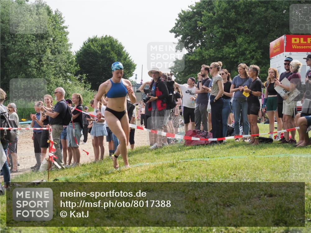 15.06.2025 - 27. Vierlanden-Triathlon KatJ http://msf.ph/oto/8017388 15.06.2025 10:16:48 Schwimmen 501, 516, 604, 633 meine-sportfotos.de