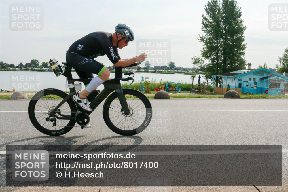 15.06.2025 - 27. Vierlanden-Triathlon H.Heesch http://msf.ph/oto/8017400 15.06.2025 09:19:23 Radfahren 12, 77, 132, 135 meine-sportfotos.de