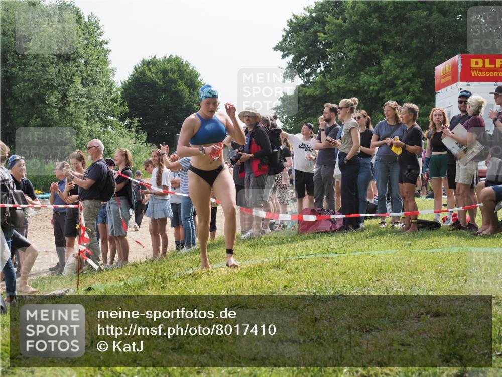 15.06.2025 - 27. Vierlanden-Triathlon KatJ http://msf.ph/oto/8017410 15.06.2025 10:16:48 Schwimmen 501, 516, 604, 633 meine-sportfotos.de