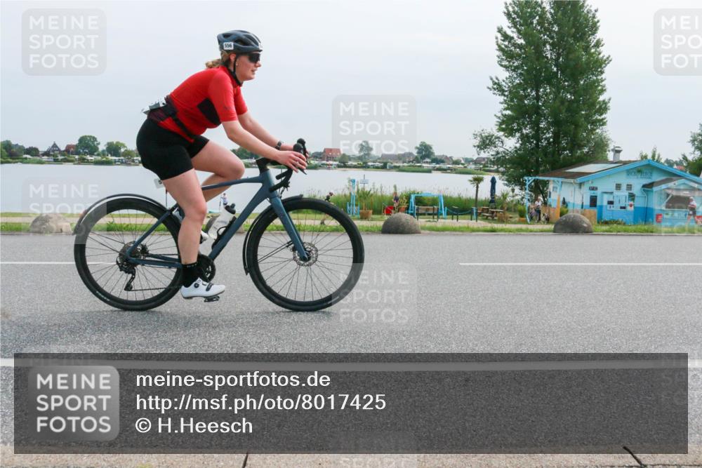 15.06.2025 - 27. Vierlanden-Triathlon H.Heesch http://msf.ph/oto/8017425 15.06.2025 11:14:01 Radfahren 207, 214, 556, 645 meine-sportfotos.de