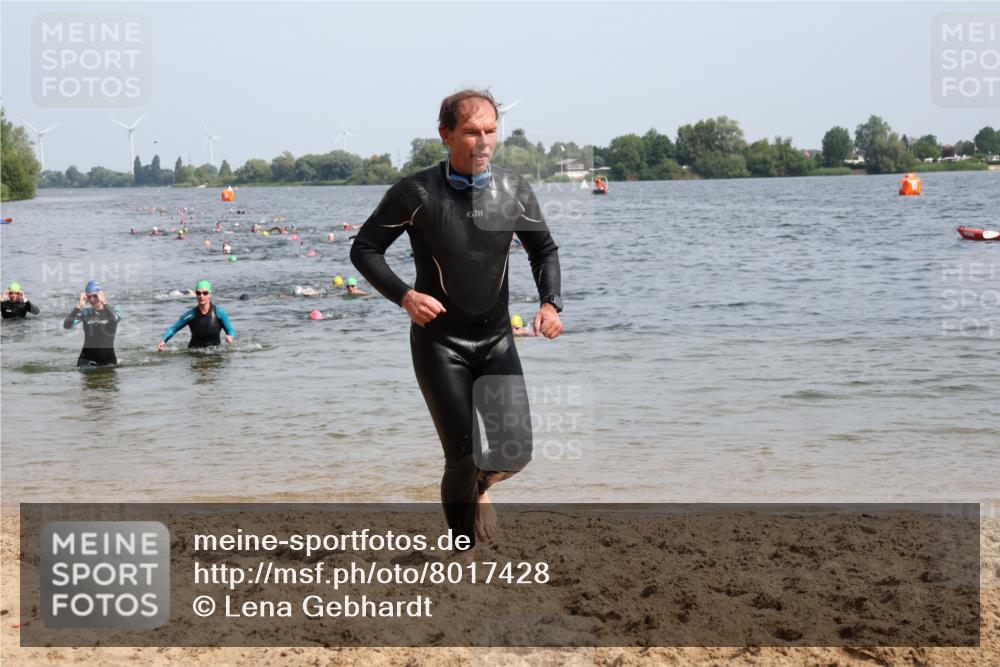 15.06.2025 - 27. Vierlanden-Triathlon Lena Gebhardt http://msf.ph/oto/8017428 15.06.2025 10:16:05 Schwimmen 445, 489, 547, 606, 612 meine-sportfotos.de