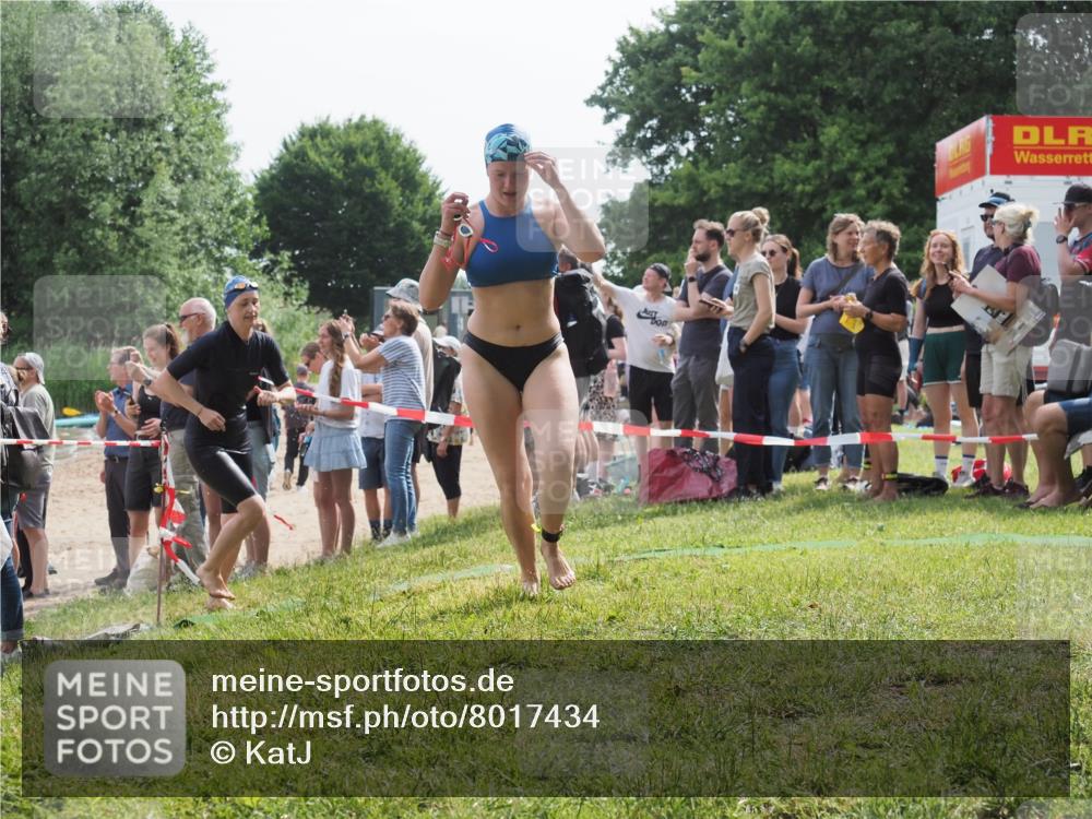 15.06.2025 - 27. Vierlanden-Triathlon KatJ http://msf.ph/oto/8017434 15.06.2025 10:16:49 Schwimmen 501, 516, 595, 604, 633 meine-sportfotos.de