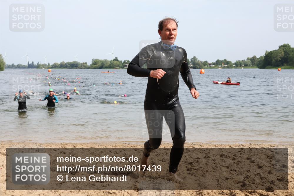 15.06.2025 - 27. Vierlanden-Triathlon Lena Gebhardt http://msf.ph/oto/8017439 15.06.2025 10:16:06 Schwimmen 445, 489, 547, 606, 611, 612 meine-sportfotos.de