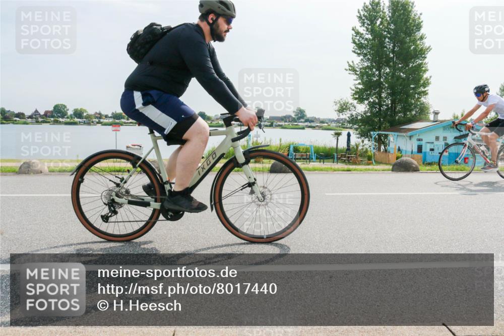 15.06.2025 - 27. Vierlanden-Triathlon H.Heesch http://msf.ph/oto/8017440 15.06.2025 10:03:19 Radfahren 218, 250, 280, 310, 344 meine-sportfotos.de