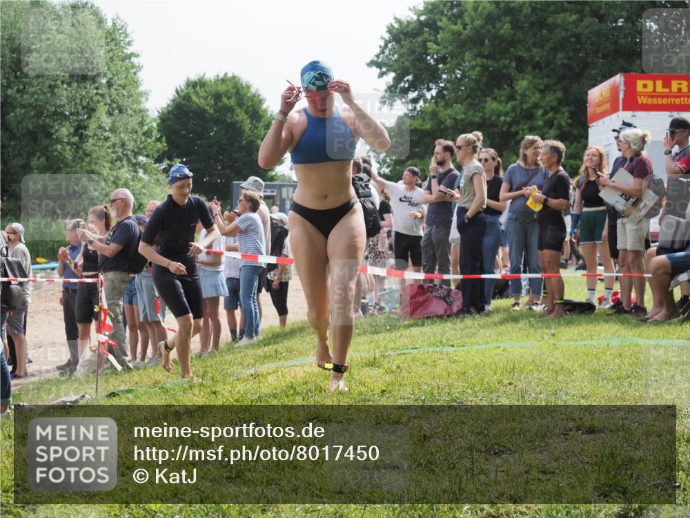15.06.2025 - 27. Vierlanden-Triathlon KatJ http://msf.ph/oto/8017450 15.06.2025 10:16:49 Schwimmen 501, 516, 595, 604, 633 meine-sportfotos.de