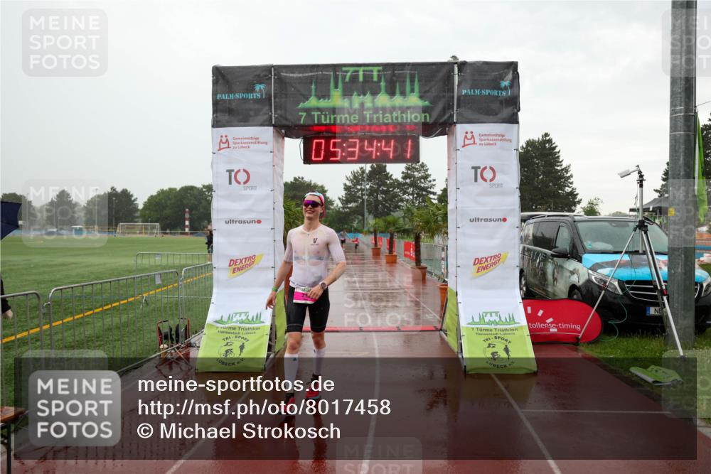 15.06.2025 - 7 Türme Triathlon Michael Strokosch http://msf.ph/oto/8017458 15.06.2025 15:34:41 Ziel 215 meine-sportfotos.de